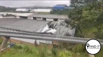 Video: Vragmotor vlieg deur lug, val deur dak van fabriek