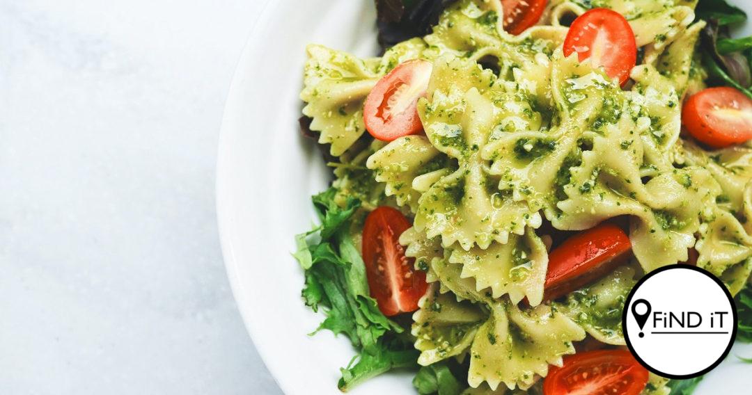 Gebruik wat in jou yskas is Mediterreense-pastaslaai-resep. Foto: Eaters Collective