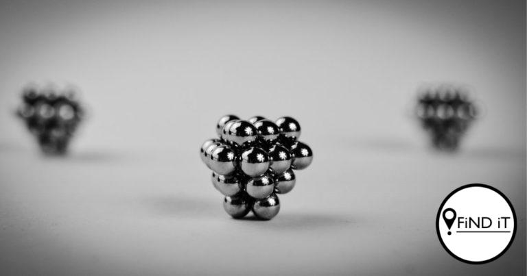 Seun sluk 54 magnetiese balle in die hoop om magneties te raak