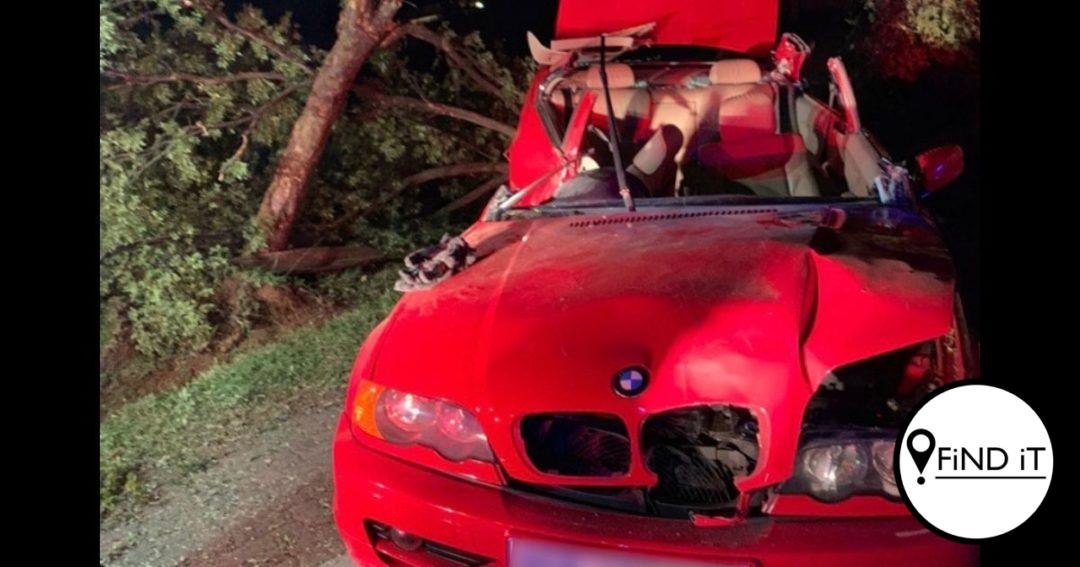 Bejaarde dood na motor in boom op sypaadjie vasry