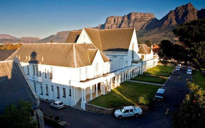 Die leerlinge van Bishops in Kaapstad wat die video gemaak het van 'n 15-jarige seun wat "verkrag" word, gaan dissiplinêr vervolg word. (Foto: EWN)