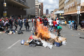 Studente betoog in Braamfontein. (Foto: TimesLIVE)