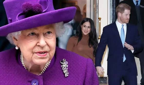 Koningin Elizabeth, Meghan Markle en prins Harry. (Foto: Daily Express)