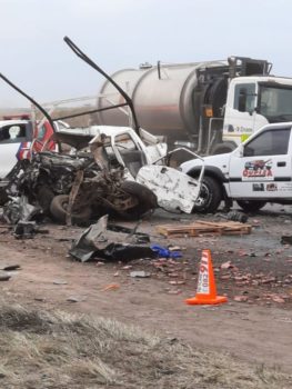 Paramedici het die persone op die toneel geassesseer en het gesien een is oorlede. (Foto: Verskaf)