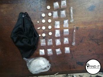 R5 000 se dwelms is deur SAPD-lede in 'n man se masker gevind nadat hy afgtrek was vir roekelose bestuur