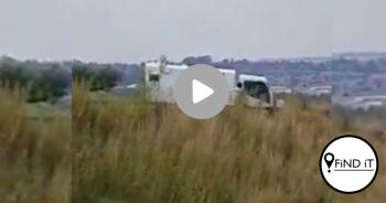 Transitovoertuig ontplof, kyk voorval tydens beweerde rooftog op video