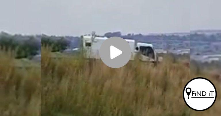 Transitovoertuig ontplof, kyk voorval tydens beweerde rooftog op video