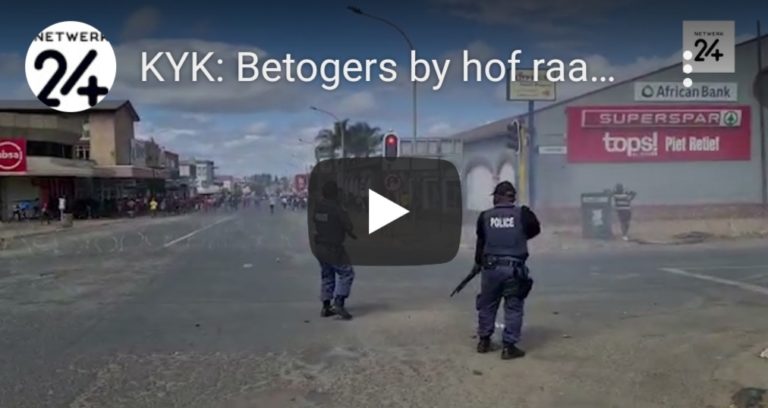 KYK: Betogers buite Piet Retief-hof met rubberkoeëls geskiet (Foto:Skermgreep uit die video, Netwerk24)