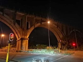 Tiener oorleef selfdoodpoging deur van brug af te spring (Foto: Reaction Unit South Africa, Facebook)