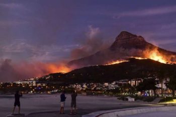 SANW gereed om Tafelberg-brande te help bestry (Foto: MSN)