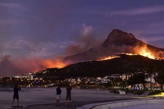 SANW gereed om Tafelberg-brande te help bestry (Foto: MSN)
