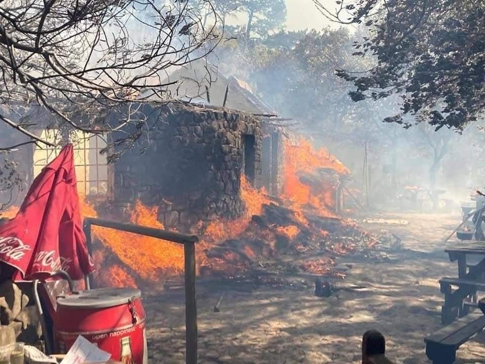 Tafelberg-brande: 'Dis pynlik om te sien' (Foto: Brian van Rheede, Facebook)