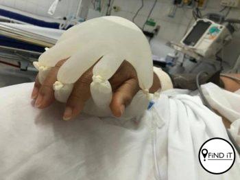 Verpleegster troos Covid-pasiente met 'The hand of God'