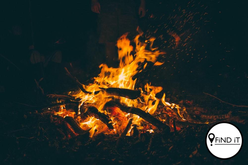 Jong mans lewendig doodgebrand toe gemeenskap glo gereg in eie hande neem