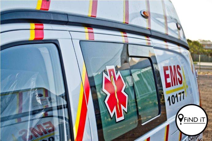 Nooddiens-personeellid dood langs pad gevind