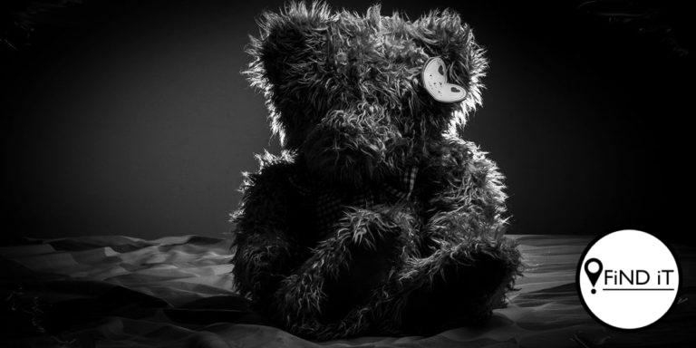 Die voormalige polisieman se seun het afgekom op verskeie pornografiese videos van kinders, insluitend homself