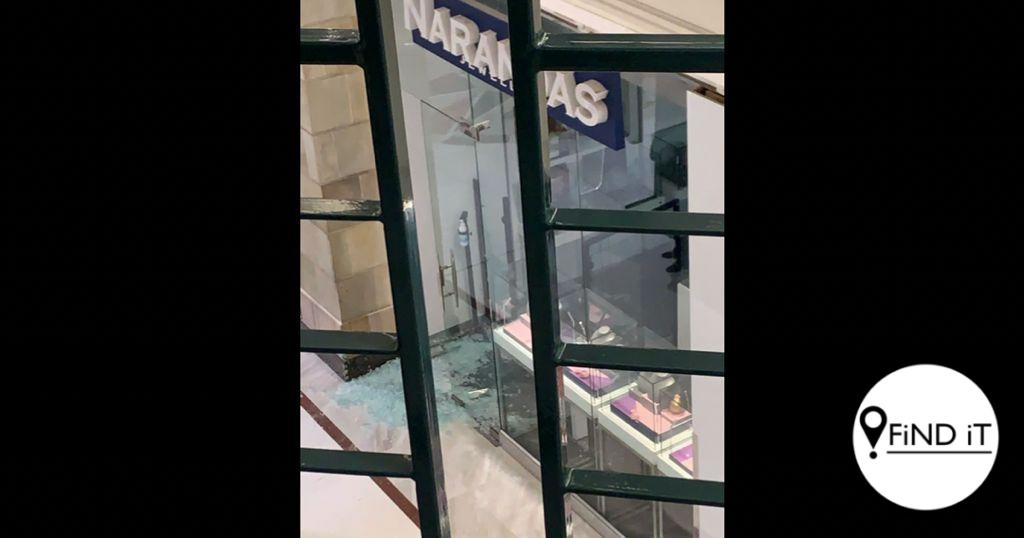 Bekende juwelierswinkel in inkopiesentrum beroof, een geskiet