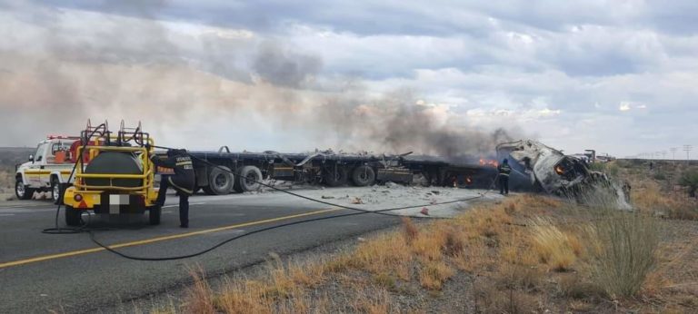 Twee dood toe vragmotors bots (Foto: SABC News, Facebook)