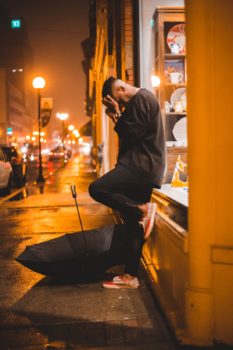 Agt tekens dat jy emosioneel uitgeput is (Foto: Unsplash)