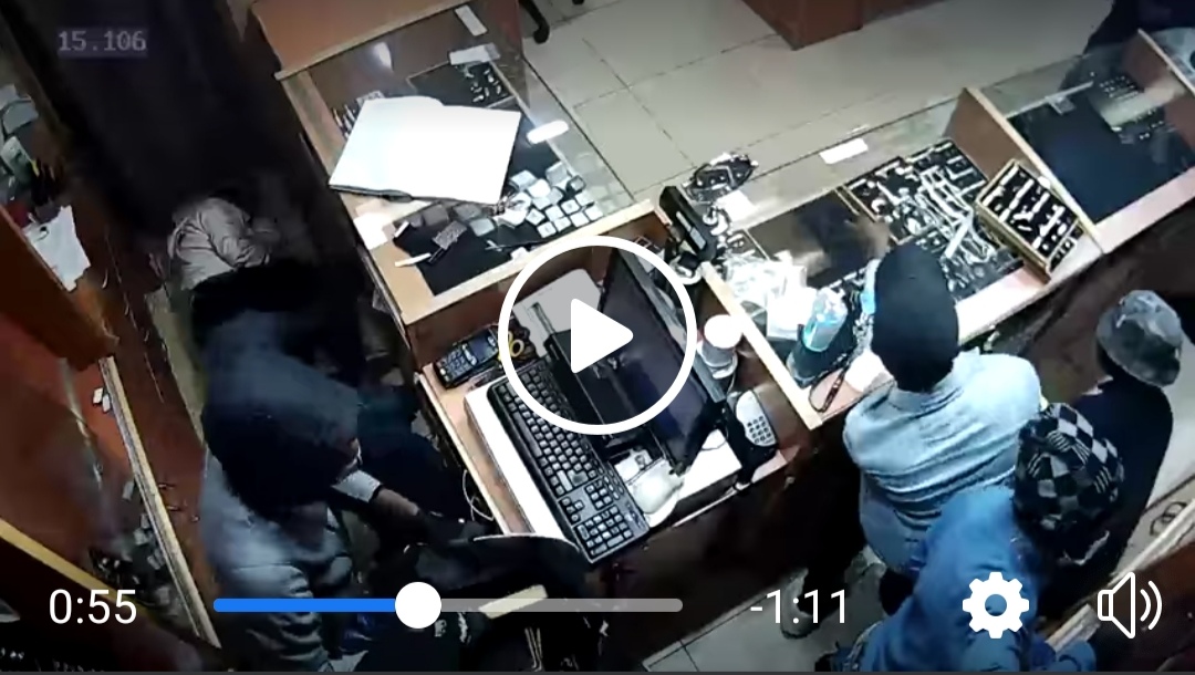 KYK: Johannesburgse juwelierswinkel beroof (Foto: Skermgreep uit die video)