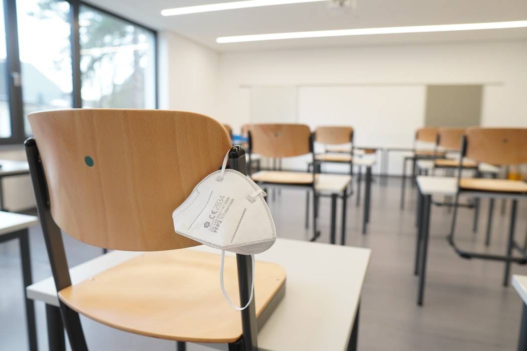 Meisie (12) dagvaar skool oor sy masker moet dra (Foto: Unsplash)