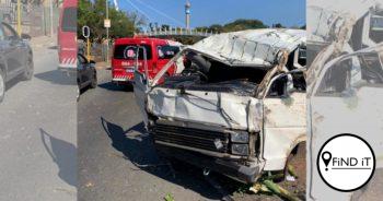 Minibustaxi bots teen boom en rol, sewe beseer