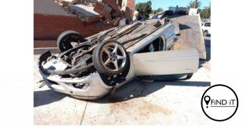 Motor tref muur, jongman (20) beswyk aan sy beserings
