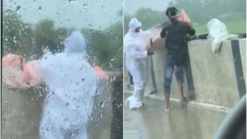 KYK: Twee gooi Covid-19-pasiënt se liggaam in rivier (Foto: India Today)