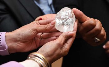 Diamant wat Debswana uitgrawe dalk derde grootste ooit
