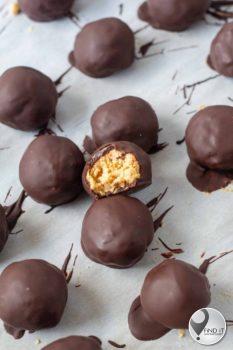 Grondboontjiebotterballetjies met Rice Krispies