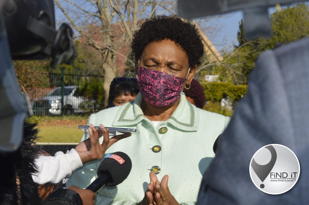 Minister Motshekga monitor inentingsprogram in Kby (Foto: Caria van der Merwe)