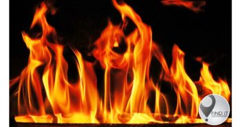 Bejaarde dood nadat rowers glo huis aan die brand steek