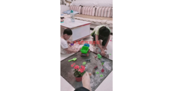 Mum lifts up floor tiles so 2 kids have a makeshift sandpit