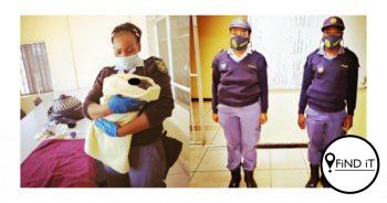 Polisiebeamptes help vrou wat in kraam is