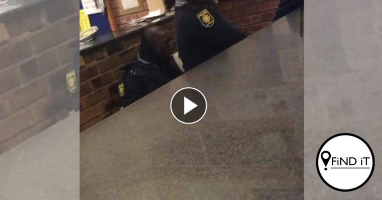 Video - polisielede weier glo hulp aan vrou