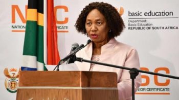 Angie Motshekga praat oor sluiting van skole (Foto: Careers Portal)