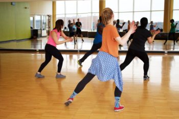 Skool gebruik joga en help leerlinge pandemie-druk hanteer (Foto: Unsplash)