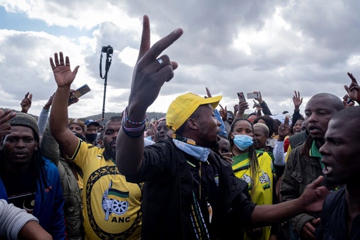 Polisie gryp nie in by Nkandla oor hulle 'skietery wil vermy' (Foto: Maroela Media)