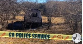 PRETORIA. - Vyf verdagtes is gearresteer vir die moord van die twee polisiebeamptes wie se verbrande liggame agter in 'n gebrande polisievoertuig in 'n bos gevind is.
