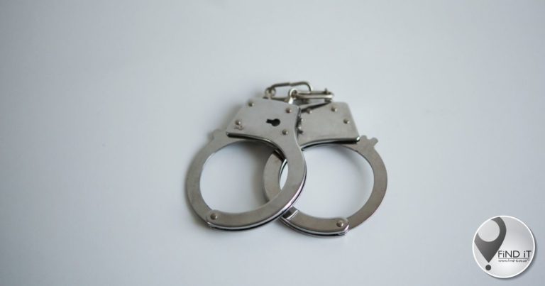 Pastoor en ouma in hegtenis vir gereëlde huwelik van 15-jarige