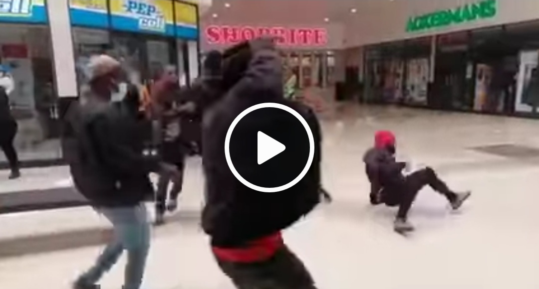 KYK: Só hou Shoprite plunderaars weg (Foto: Skermgreep uit die video)