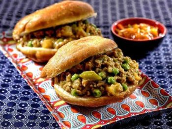 Maak só vetkoek uit gekoopte brooddeeg (Foto: Whatsfordinner.co.za)