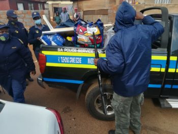 Altesaam 3 407 plunderaars vas, polisie herwin gesteelde goedere