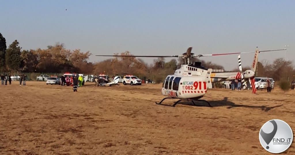 Ligte vliegtuig stort langs Vaalrivier neer, twee beseer