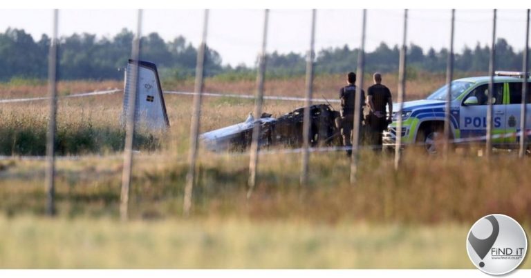 Ligte vliegtuig met valskermspringers stort neer, nege dood