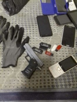 Polisie konfiskeer verskeie gesteelde items