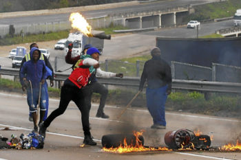 Zuma-onluste: Altesaam 489 in hegtenis (Foto: TimesLIVE)