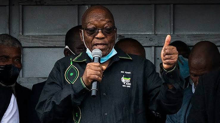 Zuma se eerste nag agter tralies (Foto: France 24)