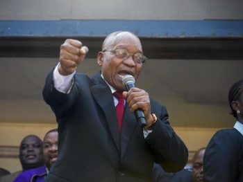 Jacob Zuma woon sy broer se begrafnis by (Foto: The Independent)