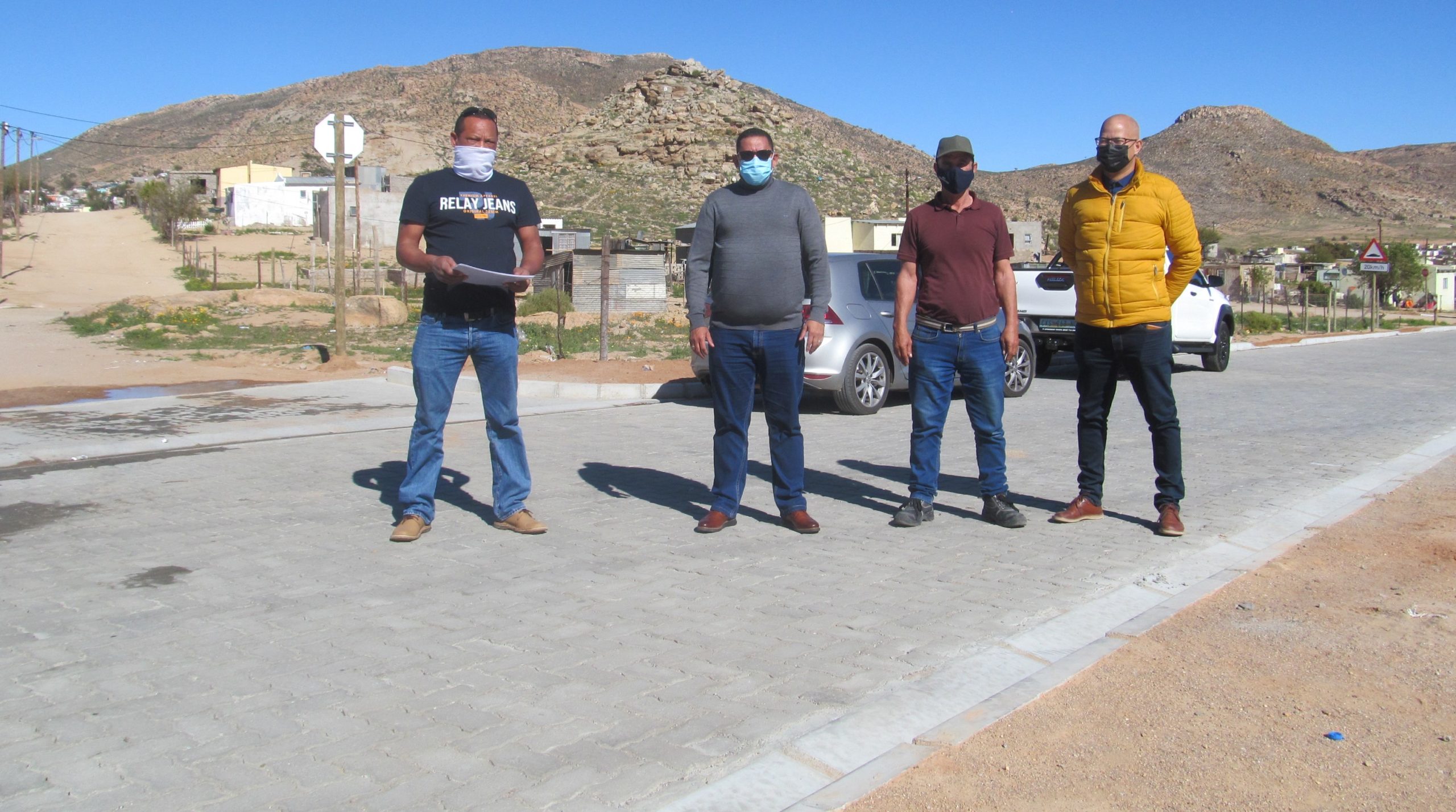 7de Laan. Zihaadt “Hangkas” Cloete (l) staan langs Riaan Cloete.